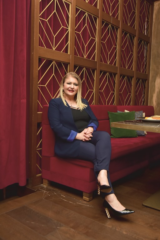 Sonay Öztan Gökhan: Ba�ar�y� Tutkuyla Birle�tirdi, Mesle�ine De�er Katarak �lham Veren Bir �sim Haline Geldi